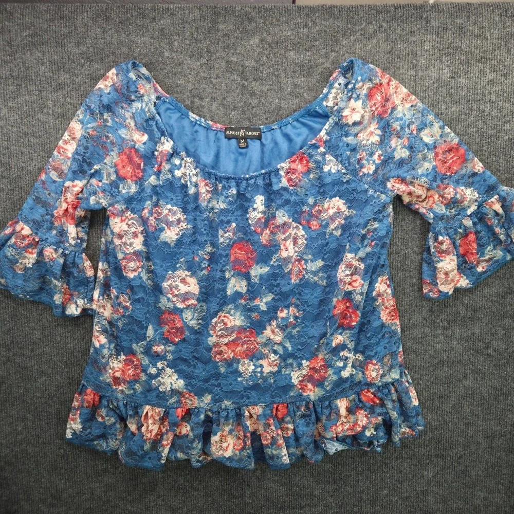 Almost Famous Womens Medium Blue Floral Lace Ruffle Bell Sleeve‎ Boho Peplum Top